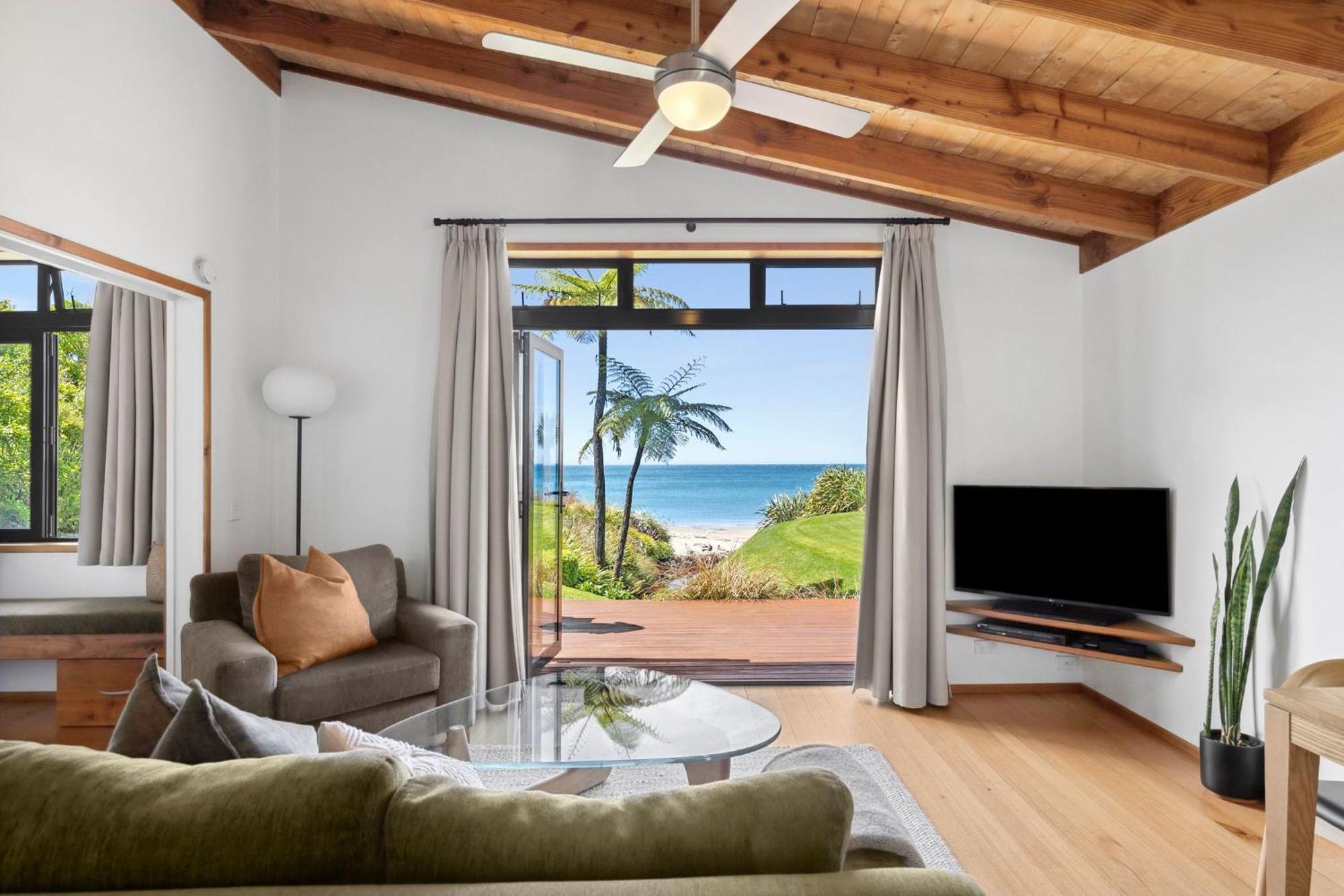 Adrift In Golden Bay- Absolute Beachfront Villas (Adults Only) Collingwood Exterior photo