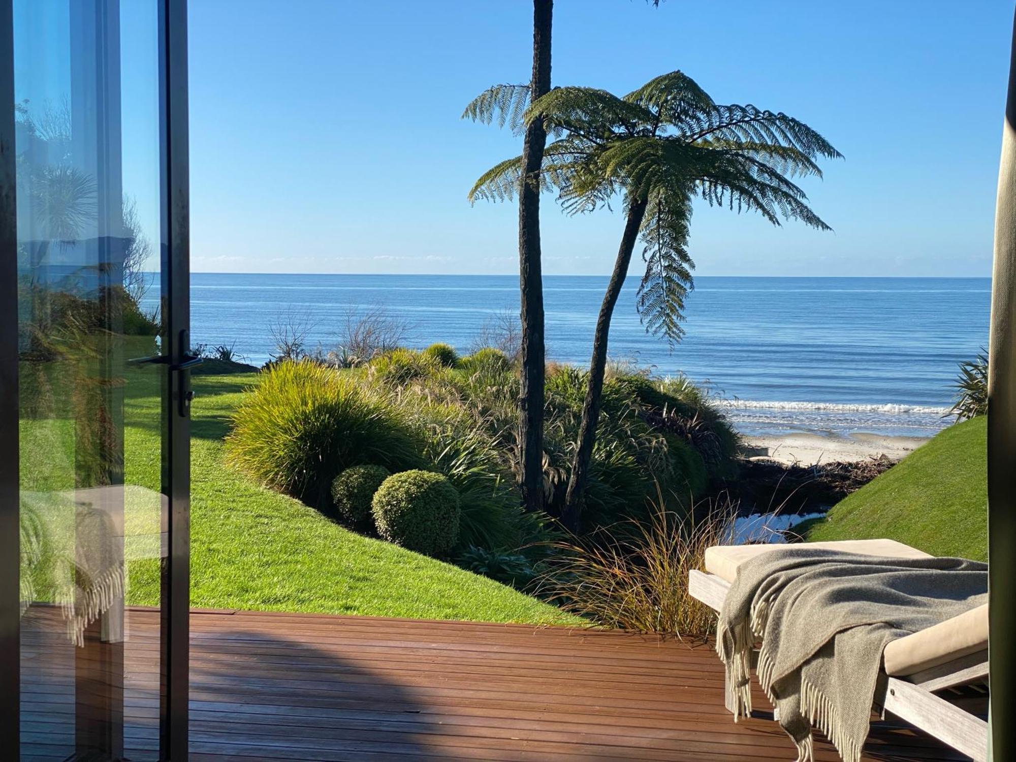 Adrift In Golden Bay- Absolute Beachfront Villas (Adults Only) Collingwood Exterior photo
