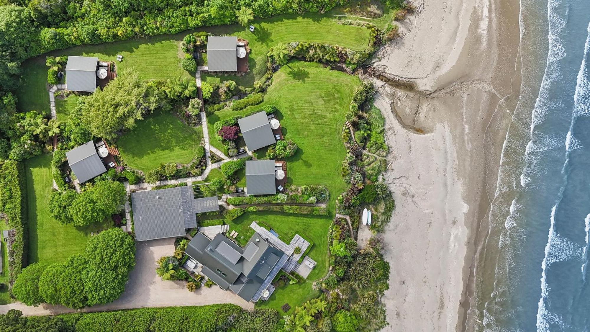 Adrift In Golden Bay- Absolute Beachfront Villas (Adults Only) Collingwood Exterior photo