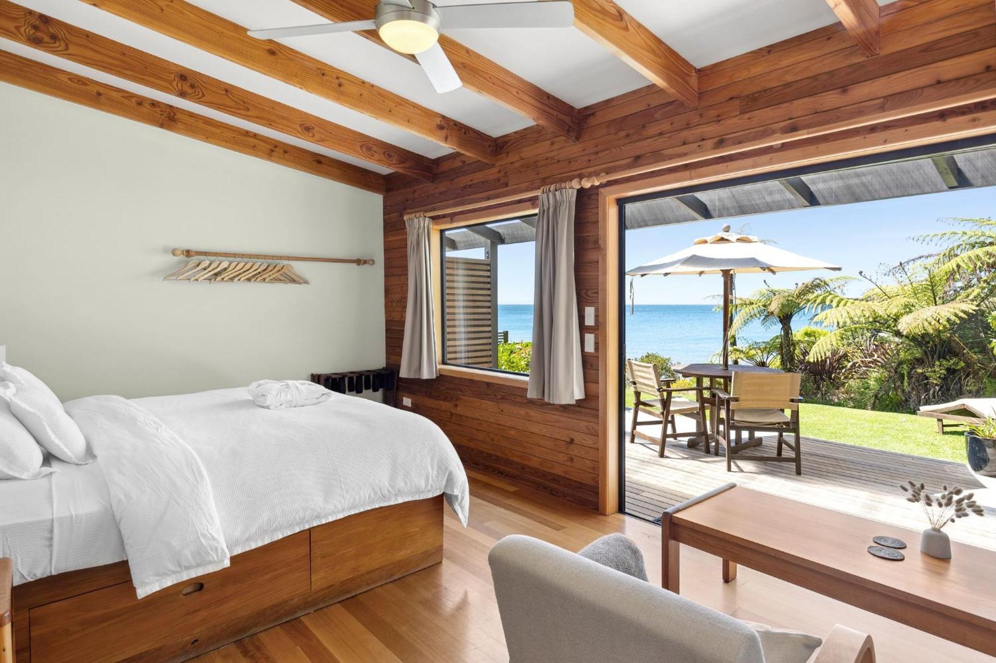 Adrift In Golden Bay- Absolute Beachfront Villas (Adults Only) Collingwood Exterior photo