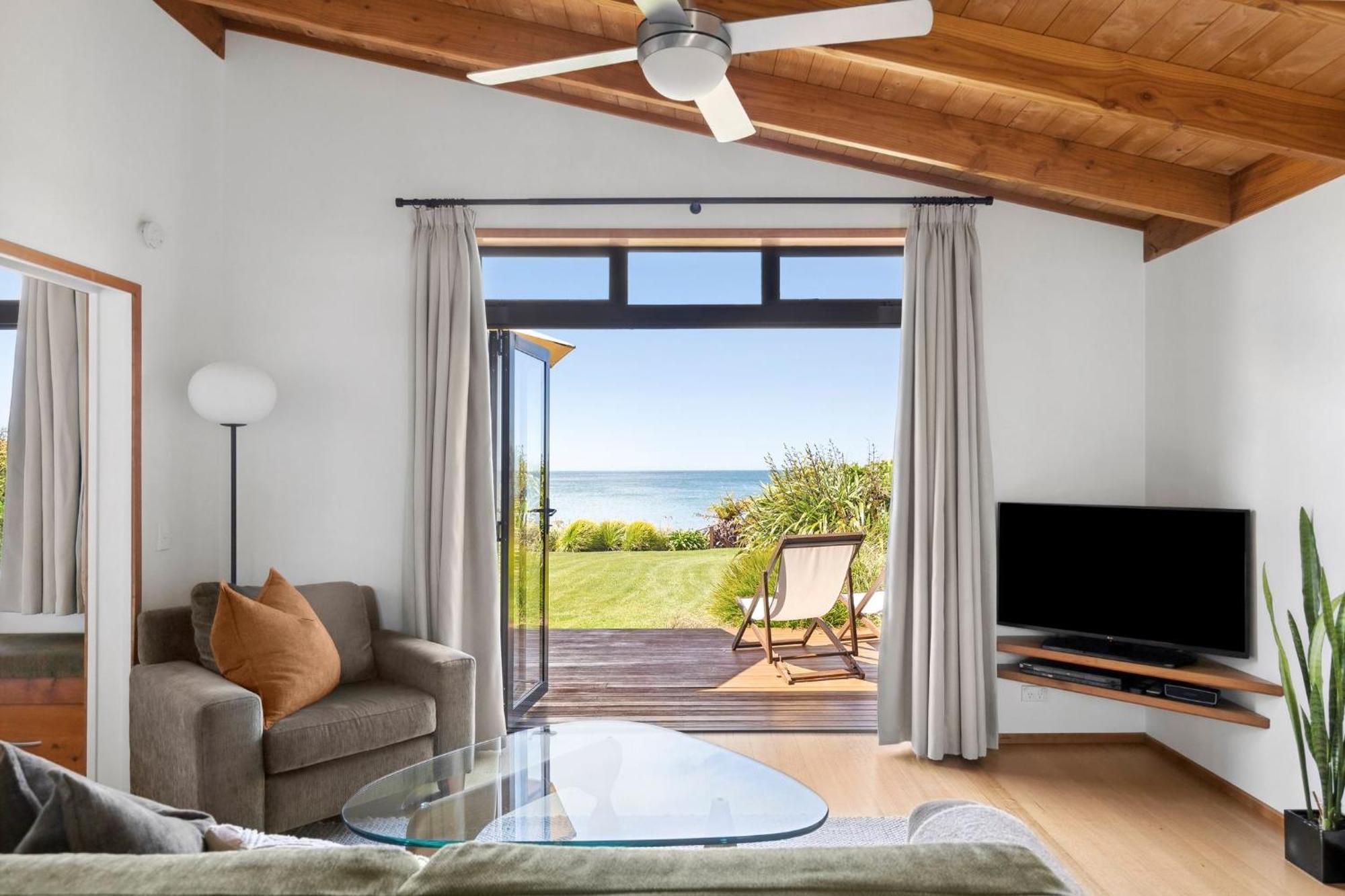 Adrift In Golden Bay- Absolute Beachfront Villas (Adults Only) Collingwood Exterior photo
