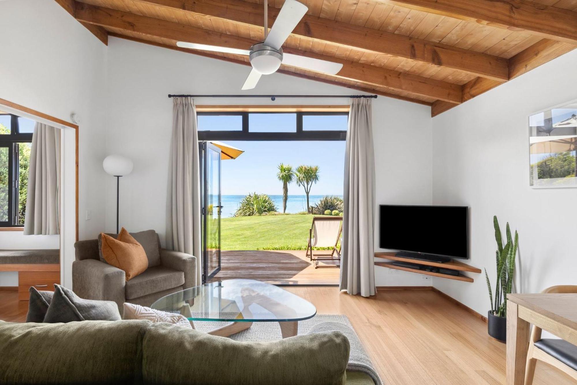 Adrift In Golden Bay- Absolute Beachfront Villas (Adults Only) Collingwood Exterior photo